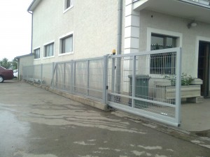 samonosiva klizna kapija