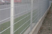Klasicna pocinkovana panelna ograda RM sa R - PUR stubovima